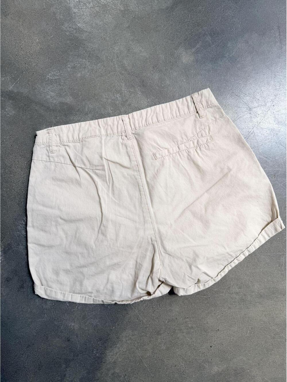 H&M Beige Cuffed Chino Shorts Size 6 Fits 4/6 - Picture 4 of 8